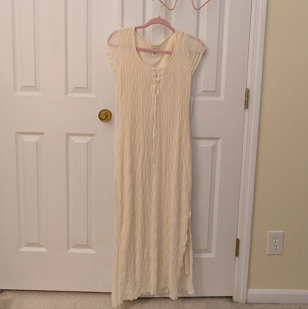 Elegant Cream Lace Dress